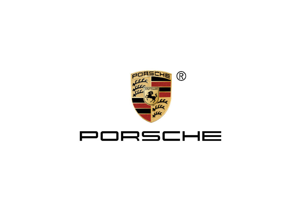 Das Porsche-Logo zeigt ein gold-, schwarz- und rotfarbenes Wappen mit einem schwarzen Pferd in der Mitte, einem Geweih und dem Schriftzug „Porsche“ darüber; darunter steht der Schriftzug „PORSCHE“ in schwarzen Großbuchstaben.