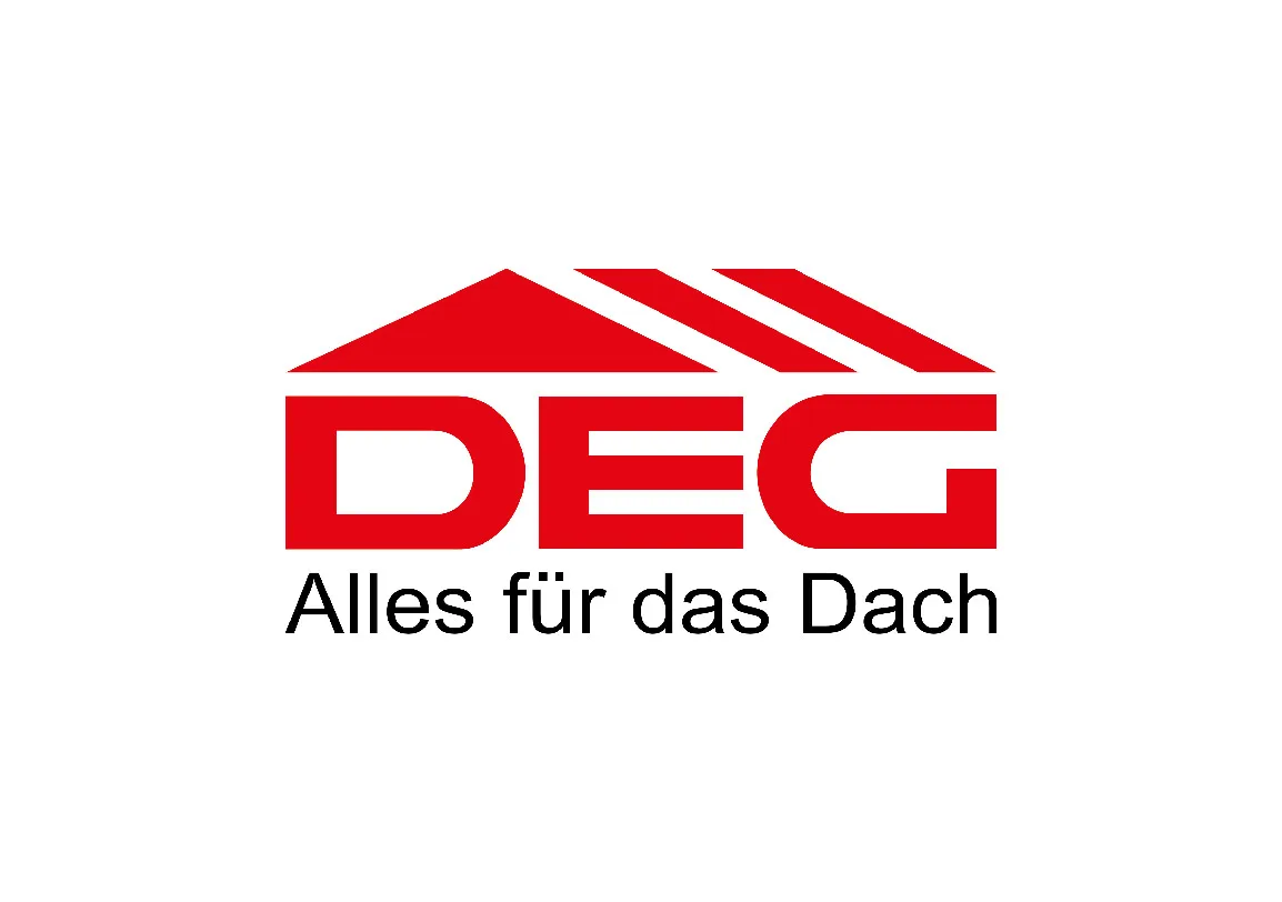 Logo der DEG mit einem stilisierten roten Dach über den Buchstaben „DEG“ und dem deutschen Schriftzug „Alles für das Dach“ darunter, alles auf weißem Hintergrund.